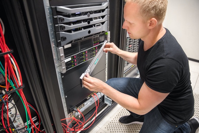 support-und-services-techniker.jpg